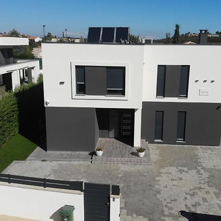 Villa Ula In Pula With Heated Pool And Sauna المظهر الخارجي الصورة
