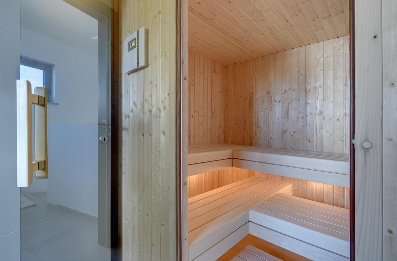 Villa Ula In Pula With Heated Pool And Sauna المظهر الخارجي الصورة